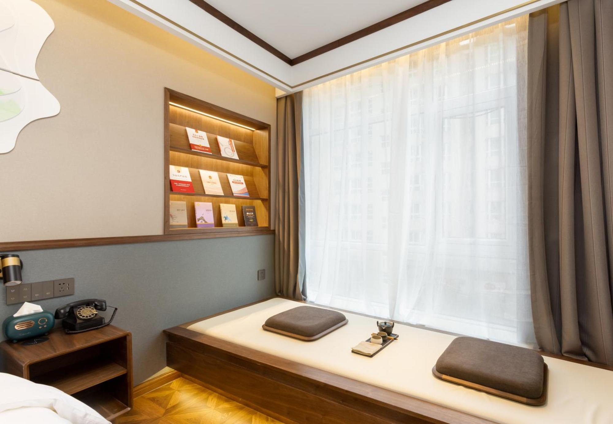 Time Traveller Boutique - Near National Olympic Sports Center , National Stadium , Olympic Forest Park , China Ethnic Museum, Guanzhuang Subway Station, Free Laundry, Free Customized Tour Itinerary 4*