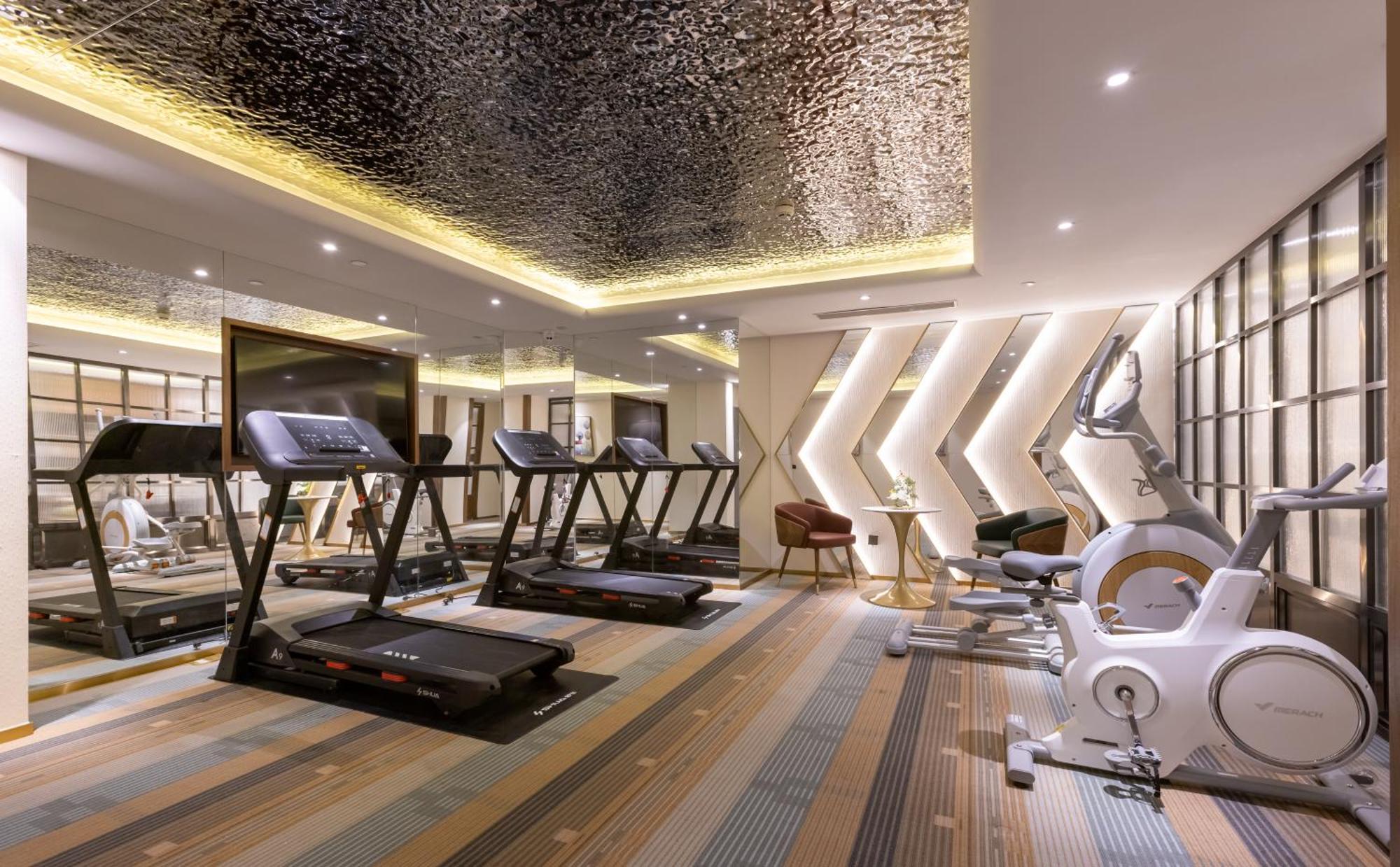 Time Traveller Boutique - Near National Olympic Sports Center , National Stadium , Olympic Forest Park , China Ethnic Museum, Guanzhuang Subway Station, Free Laundry, Free Customized Tour Itinerary Hotel