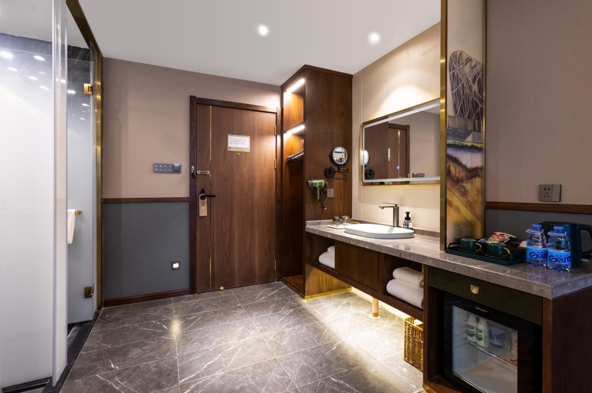 Time Traveller Boutique - Near National Olympic Sports Center , National Stadium , Olympic Forest Park , China Ethnic Museum, Guanzhuang Subway Station, Free Laundry, Free Customized Tour Itinerary Hotel Beijing